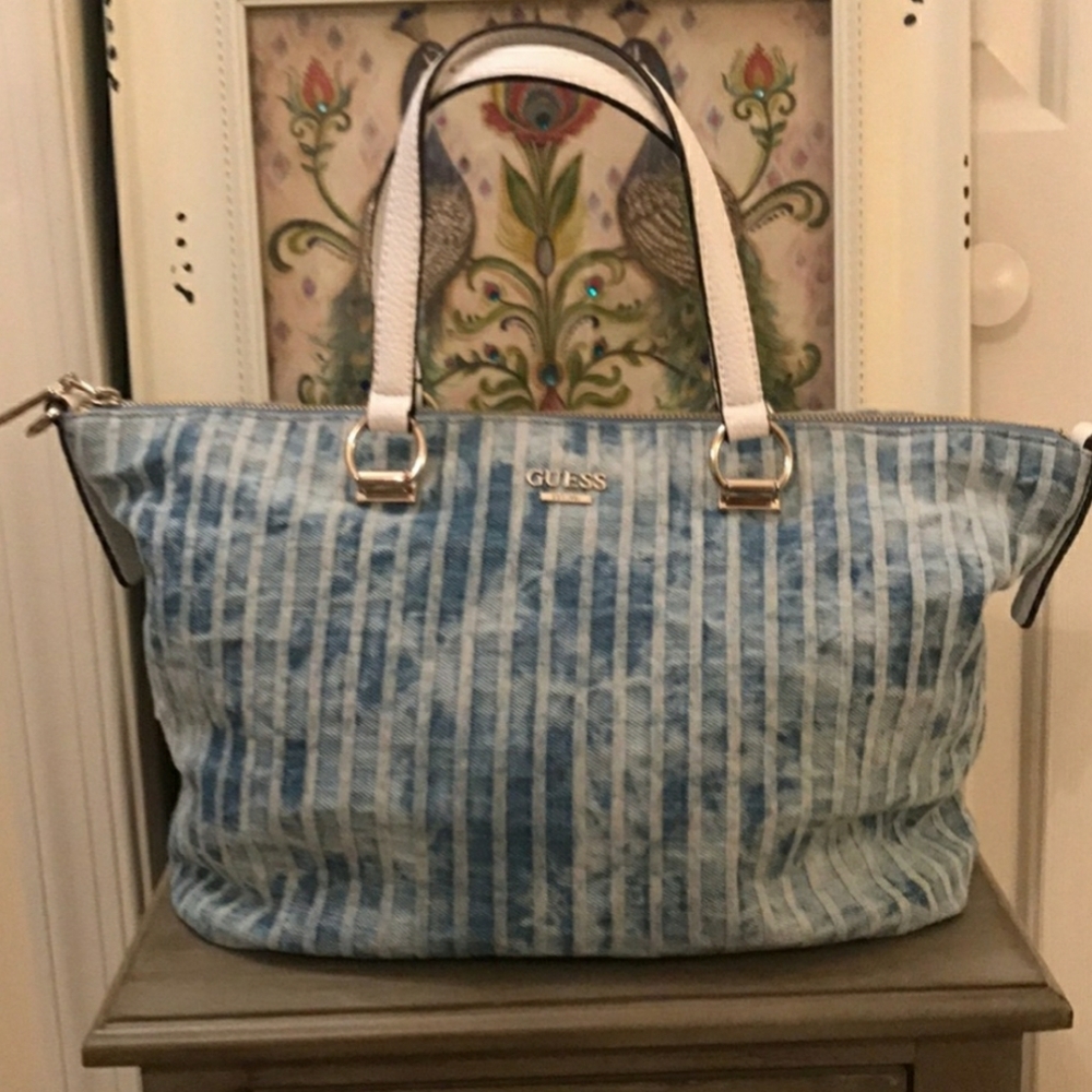 GUESS TOTE